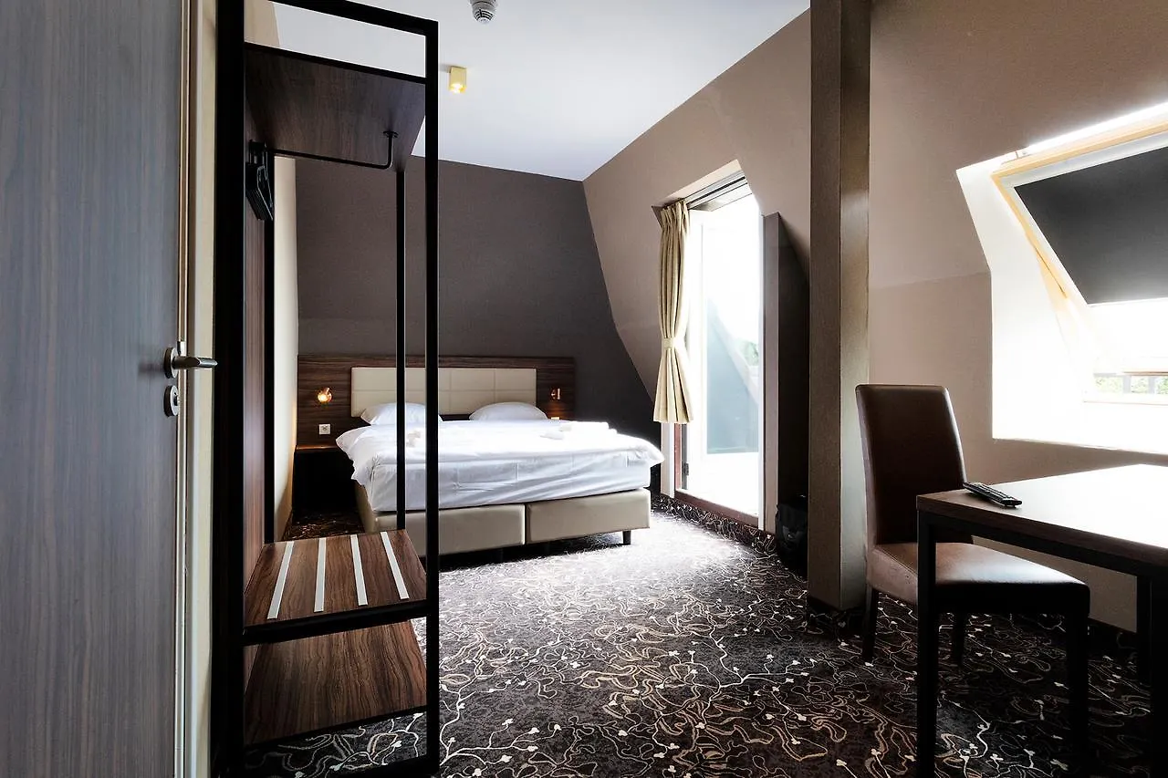 Amsterdam Lake Hotel Badhoevedorp 3*,